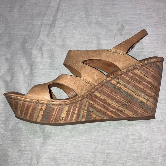 Size 9 (40.5) fits 9-9.5 Born Women's Tan Wedge Sandals - Picture 3 of 16